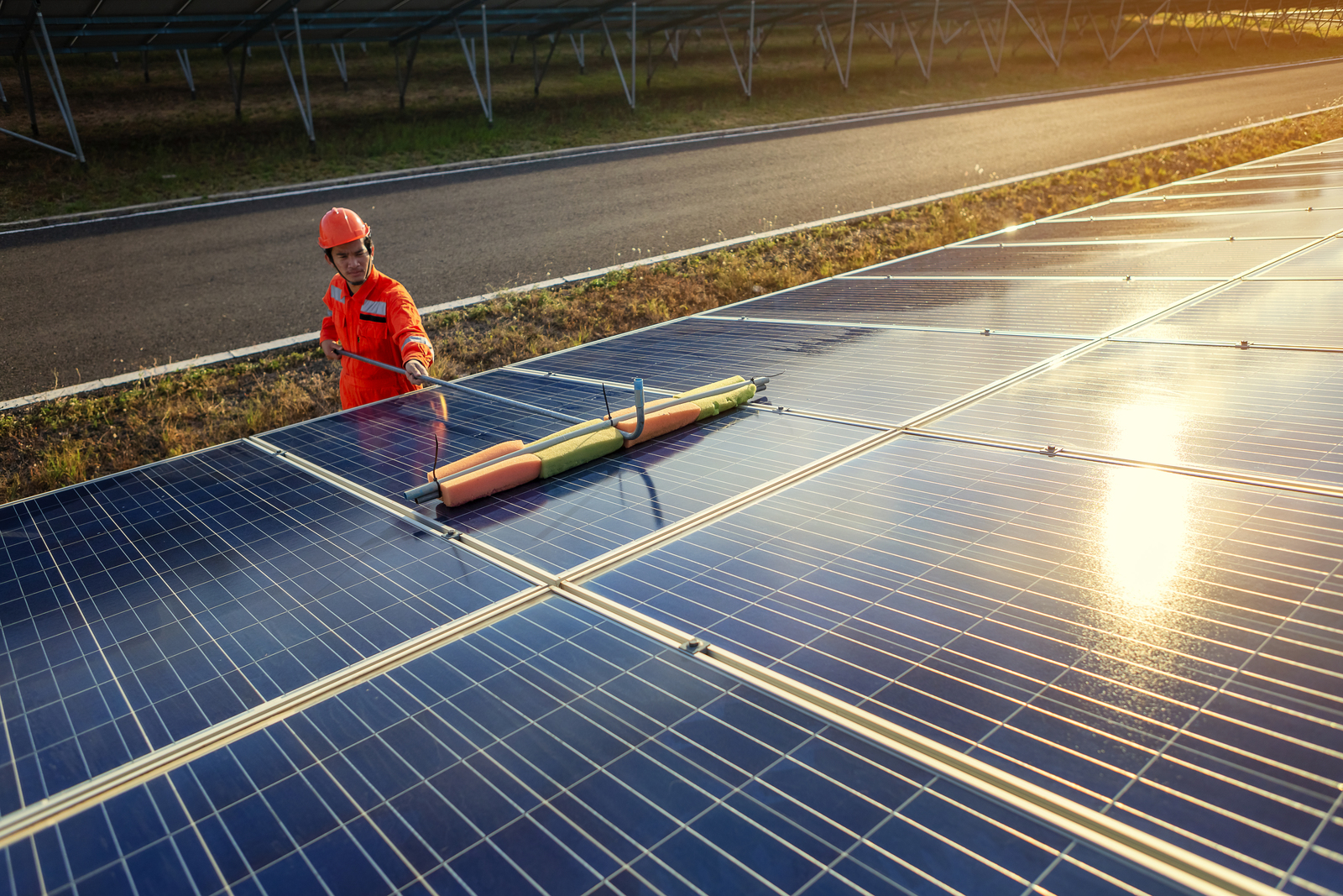 rengøring af solceller på taget